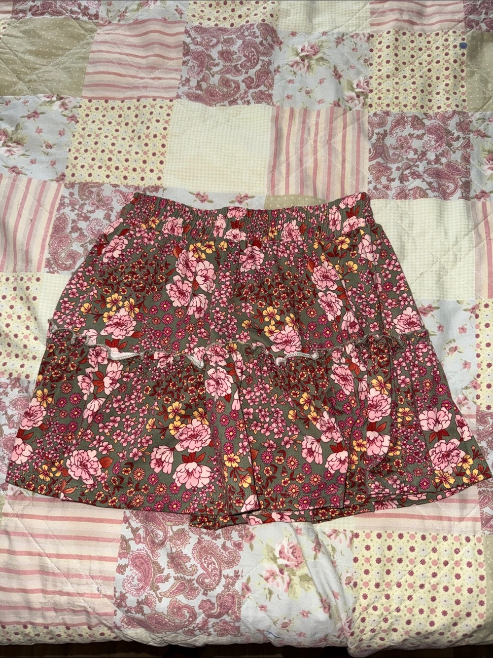 btween Floral Tiered Skort in Pink and Olive